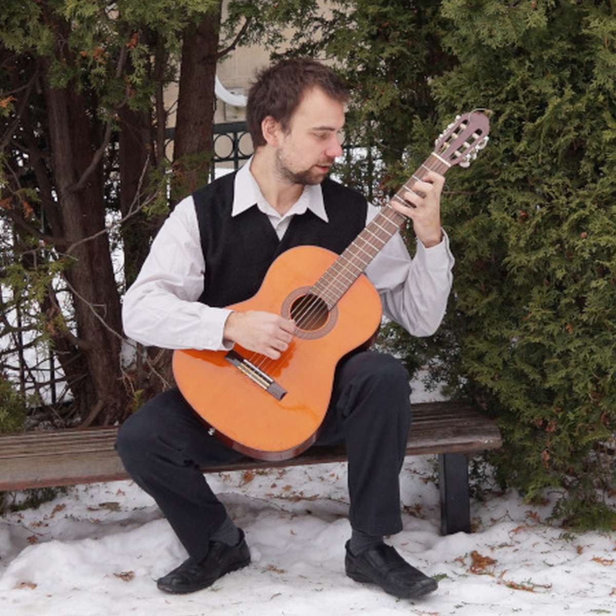 Brett Vachon playing guitar in Montreal.